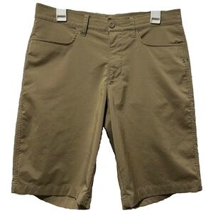 Under Armour HEATGEAR Shorts Men's Size 32 Beige Flat Front Loose Lightweight